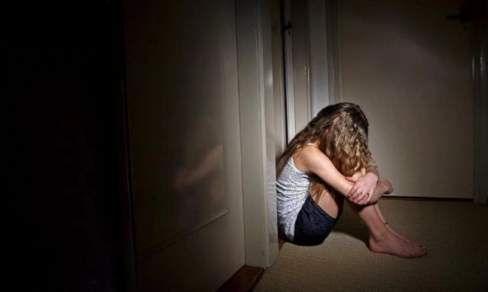 Κρήτη: Ο "γολγοθάς" ενός 13χρονου κοριτσιού - Εγκατέλειψε το σπίτι της και κοιμόταν σε ένα παλιό αυτοκίνητο